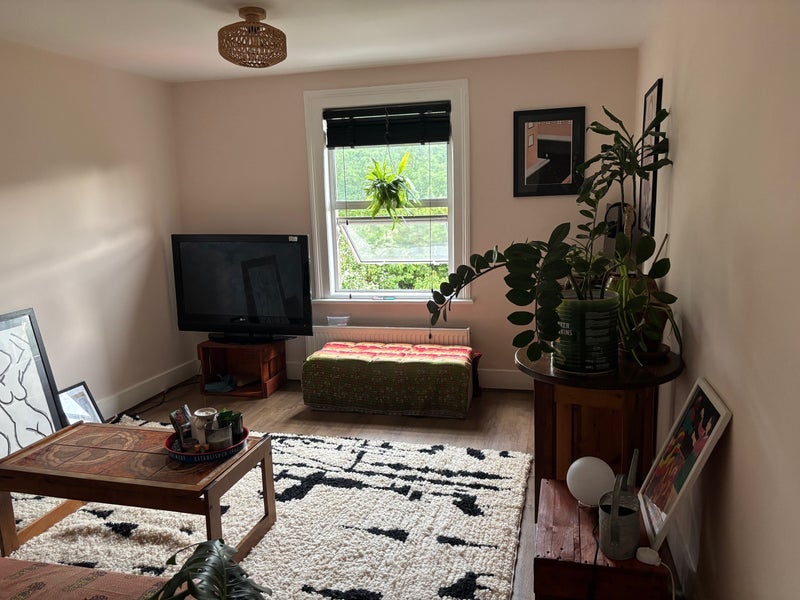 Flat Wightman Road in Greater London