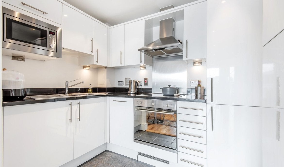 Flat Long Lane in Greater London
