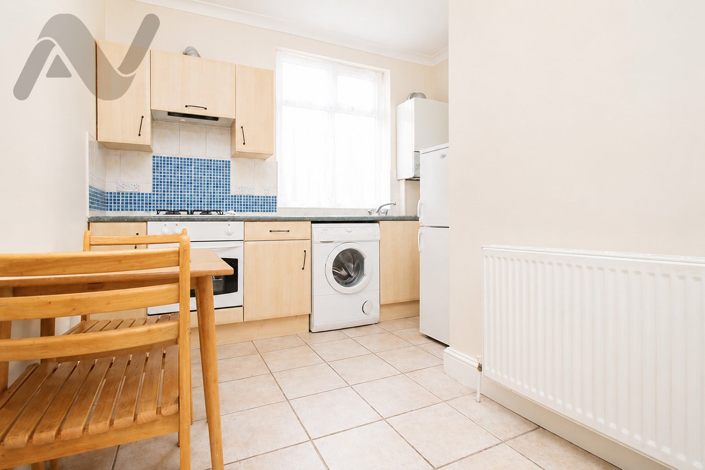 Flat Ella Road in Greater London