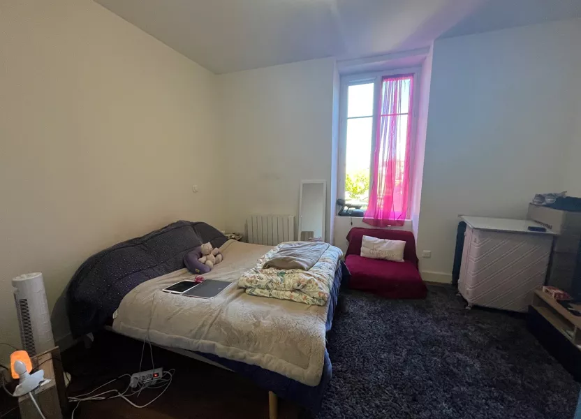 Appartement Place Fontaine Pissarote à Saint-Yrieix-la-Perche
