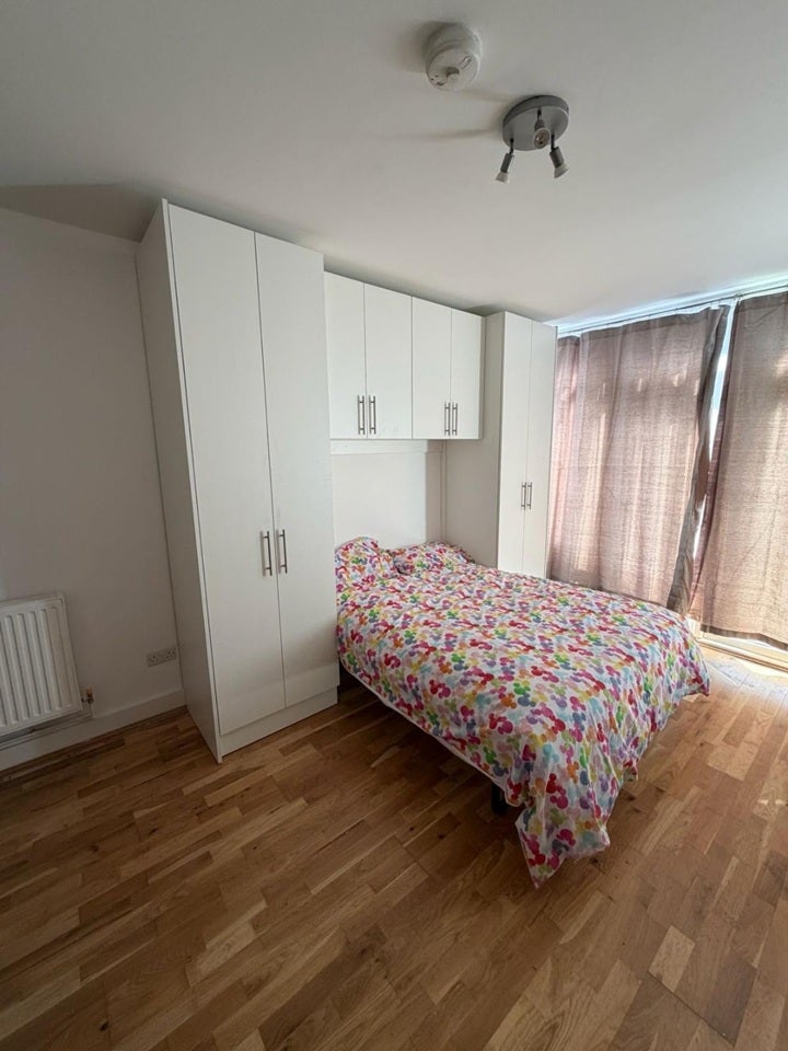 Room Green Lanes in Greater London