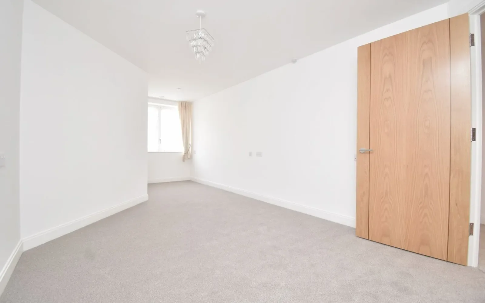Flat Churchfield Road in Elmbridge