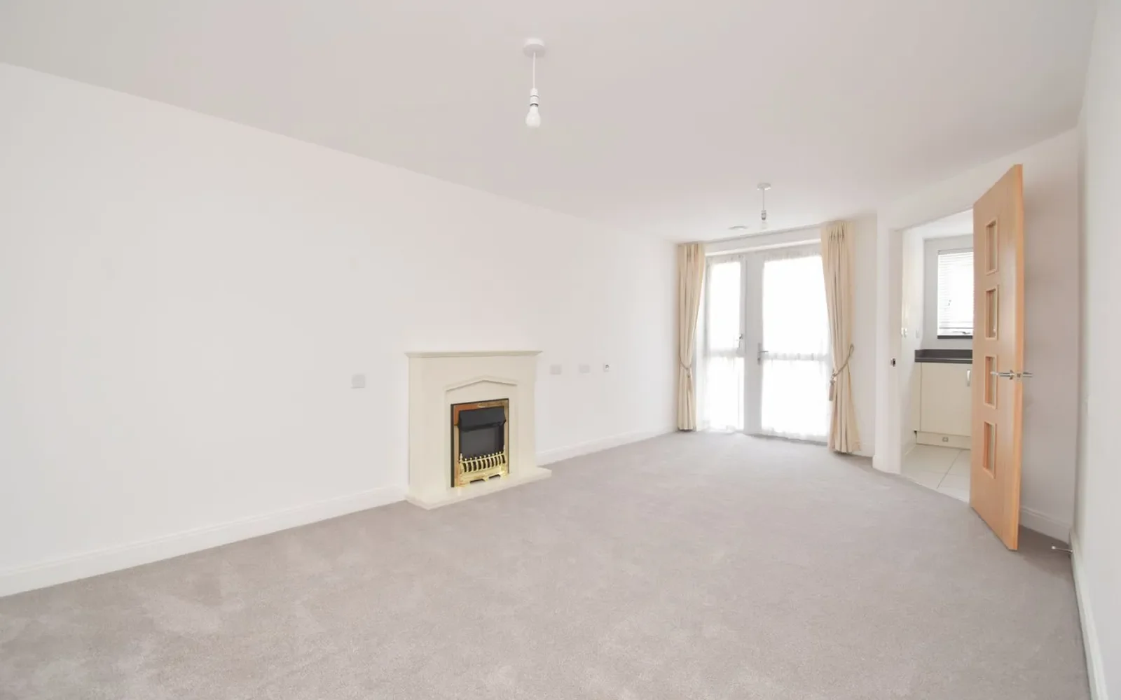 Flat Churchfield Road in Elmbridge
