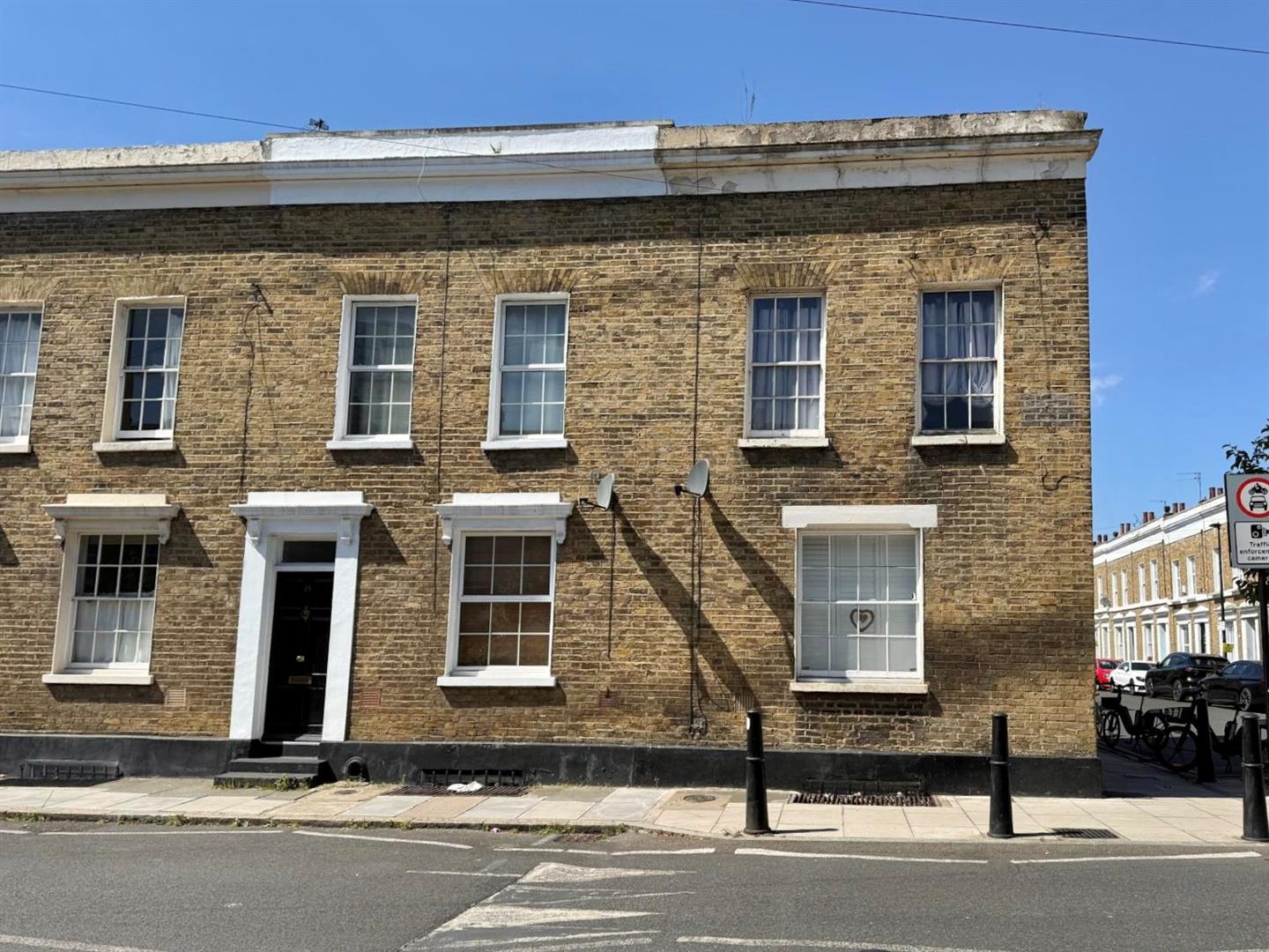 House Aston Street in Greater London