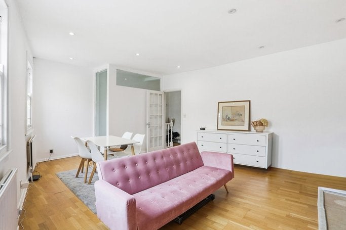 Flat Drayson Mews in Greater London