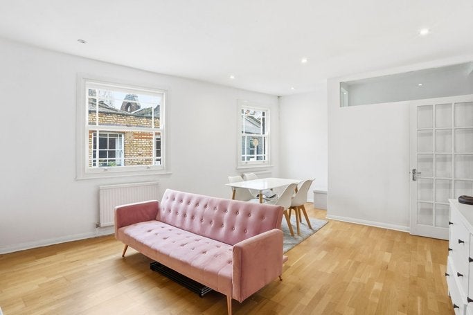 Flat Drayson Mews in Greater London