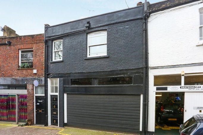 Flat Drayson Mews in Greater London