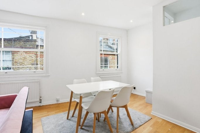 Flat Drayson Mews in Greater London
