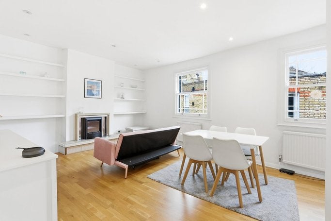 Flat Drayson Mews in Greater London
