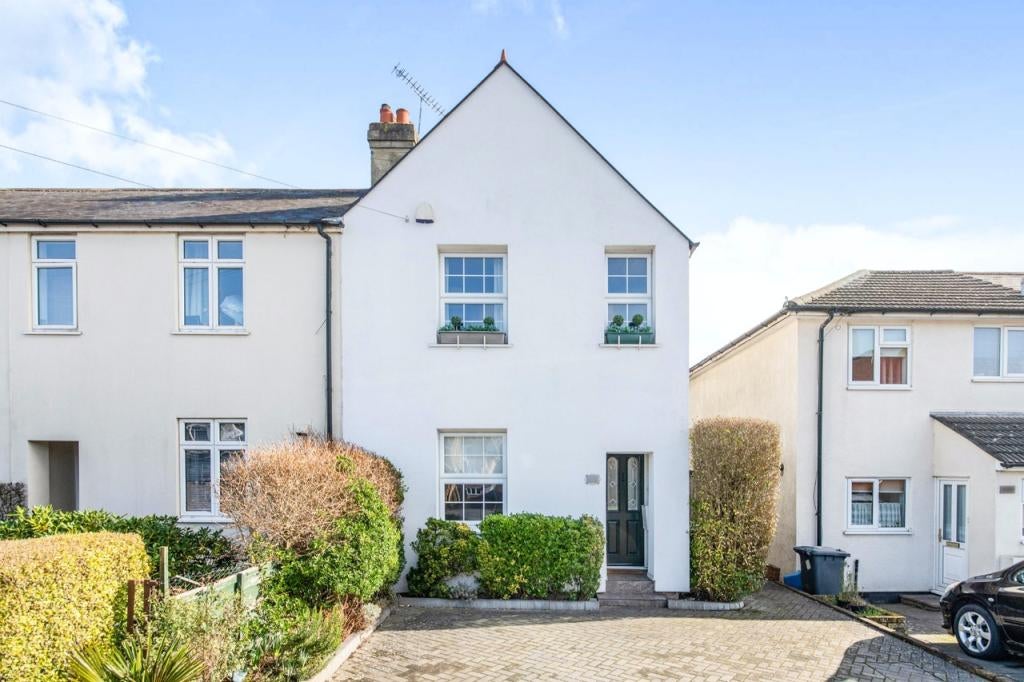 House Shenley Road in Hertsmere