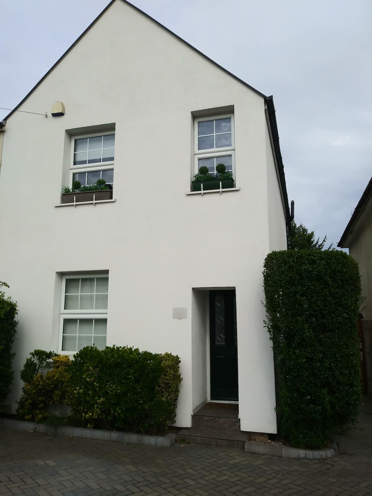 House Shenley Road in Hertsmere