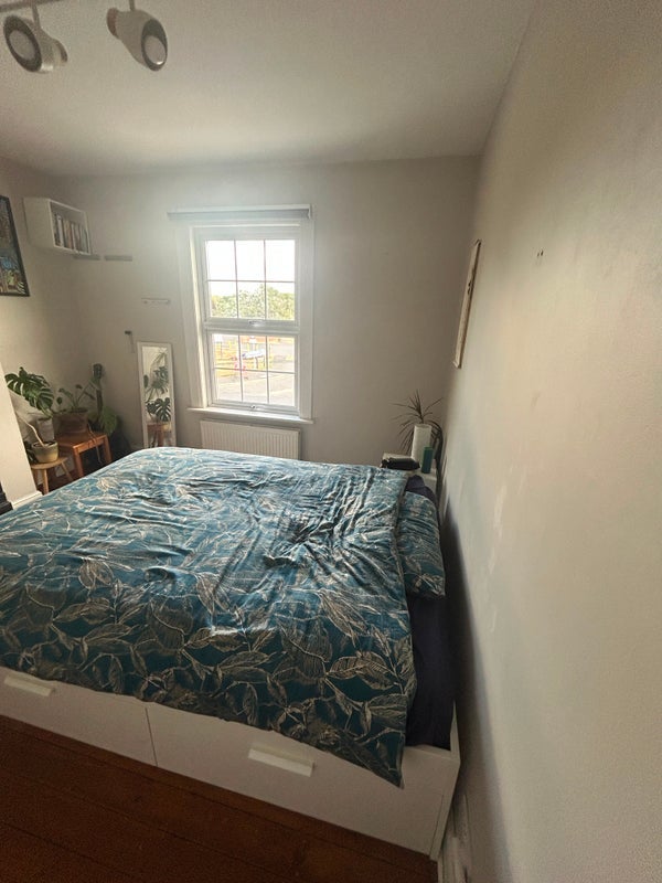 Room Chelmsford Road in Brentwood