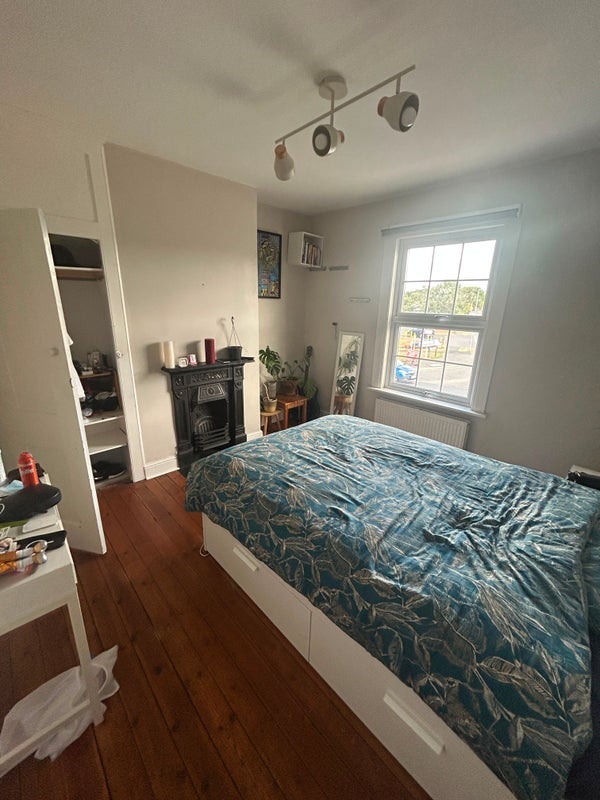 Room Chelmsford Road in Brentwood
