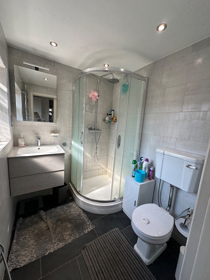 Room Sandown Road in Watford
