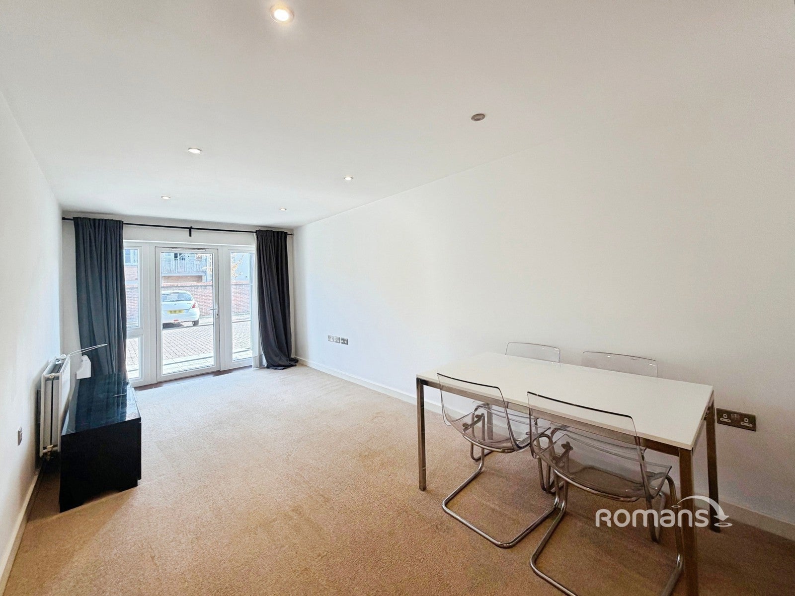 Flat Barn Avenue in Rushmoor