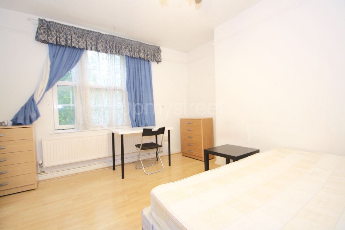 Flat Prince of Wales Road in Greater London