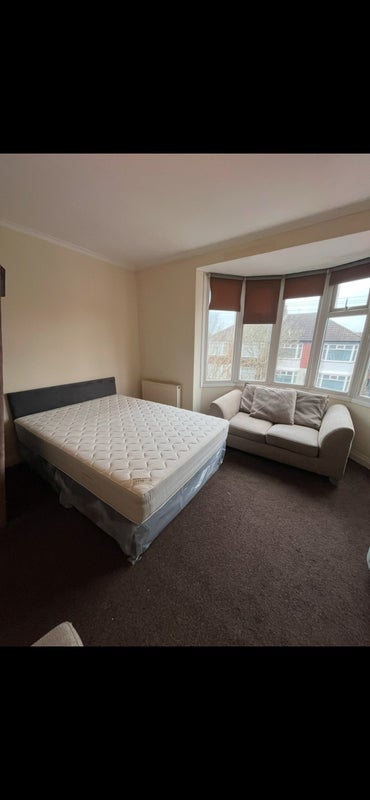 Room Ovington Grove in Newcastle upon Tyne