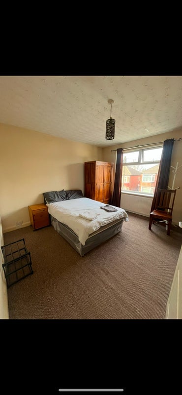 Room Ovington Grove in Newcastle upon Tyne