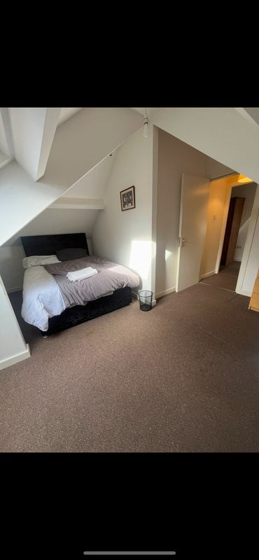 Room Ovington Grove in Newcastle upon Tyne