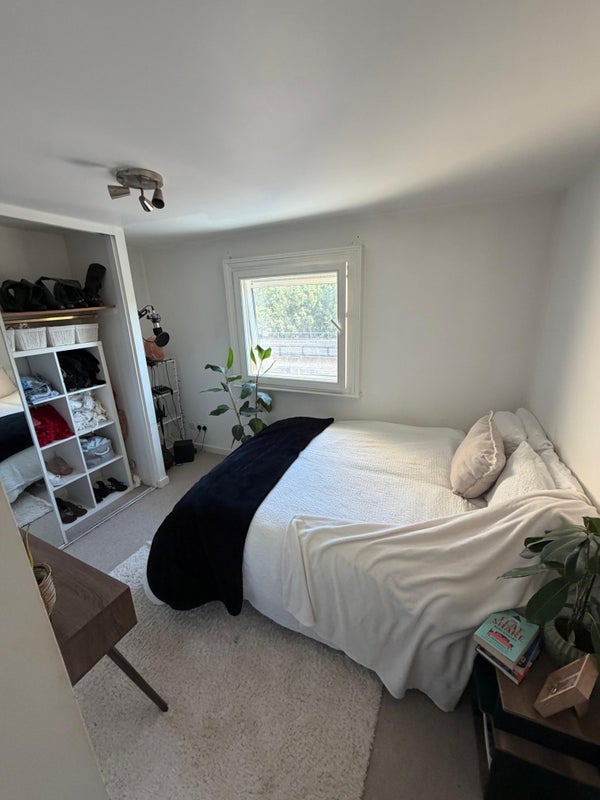 Room Premiere Place in Greater London