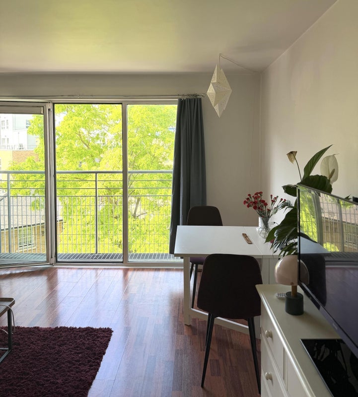Room Premiere Place in Greater London