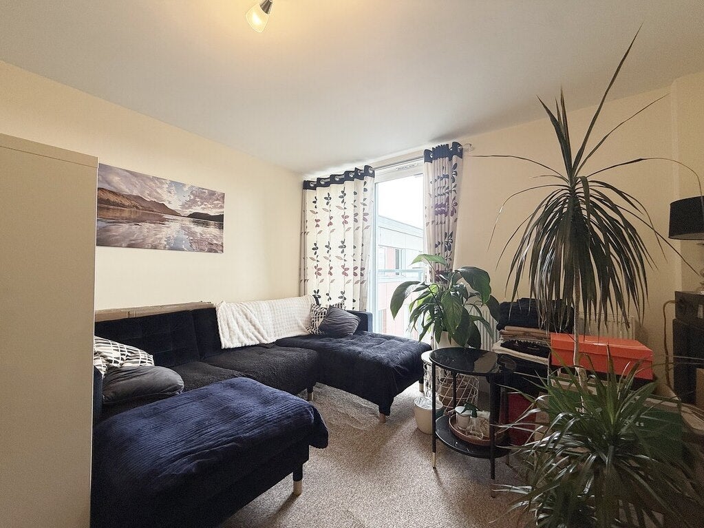 Flat Fratton Way in Portsmouth