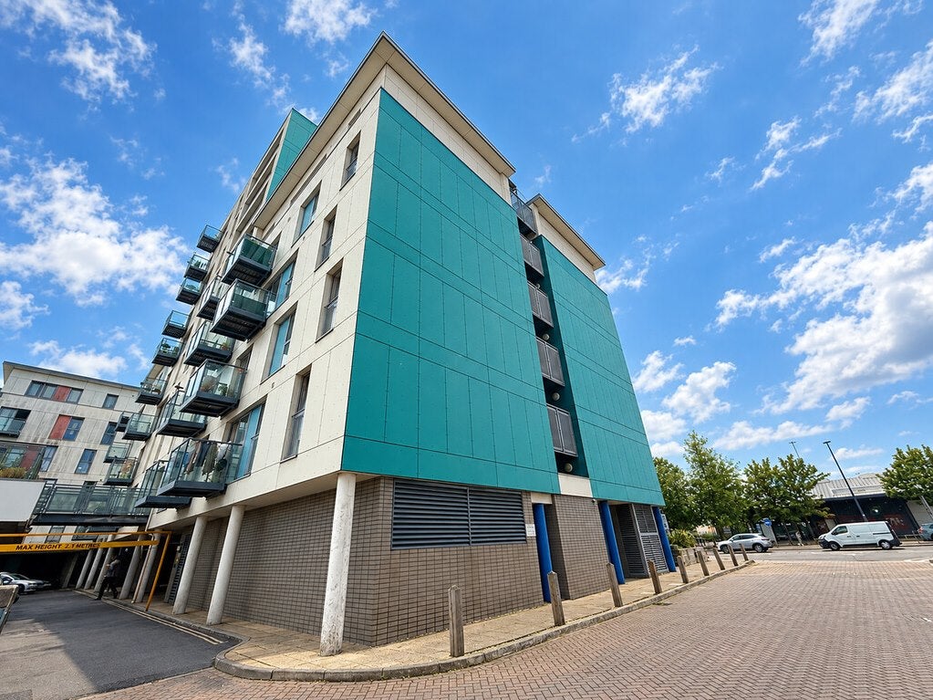 Flat Fratton Way in Portsmouth