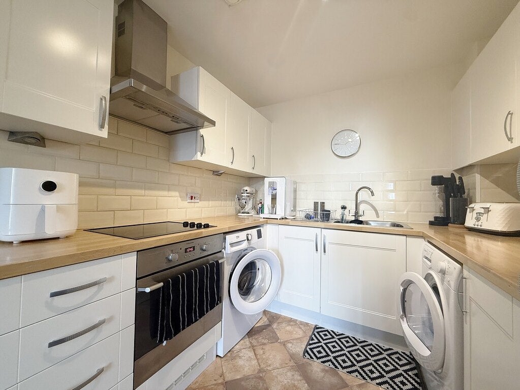 Flat Fratton Way in Portsmouth