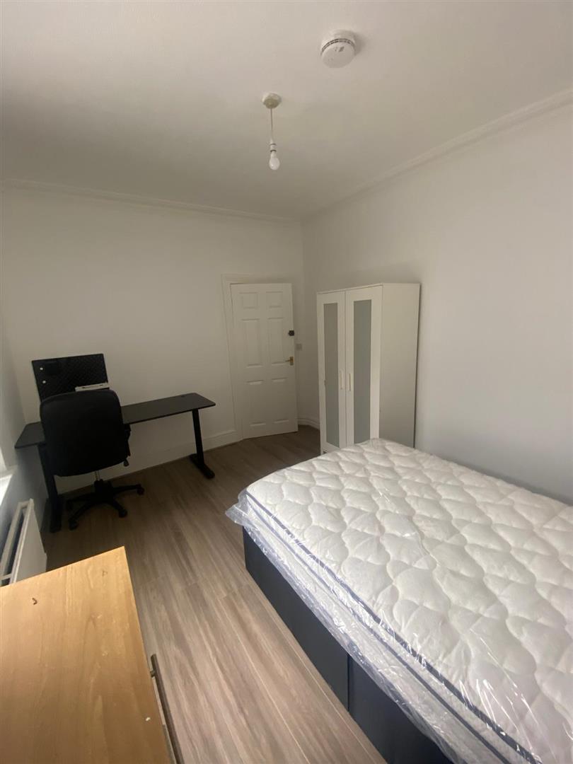 Room Queen Street in Pontypridd