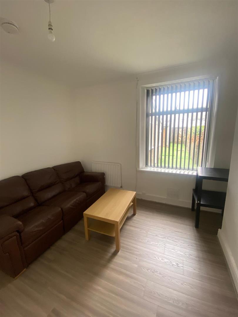 Room Queen Street in Pontypridd