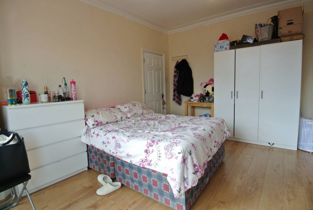 Room Dudden Hill Lane in Greater London