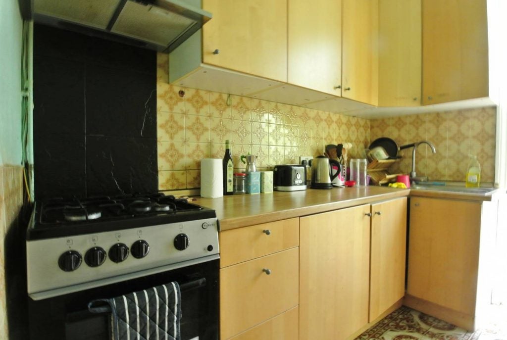 Room Dudden Hill Lane in Greater London