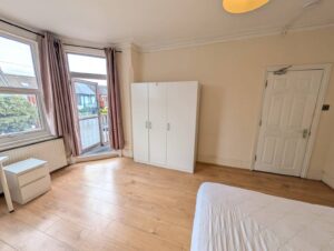 Room Dudden Hill Lane in Greater London