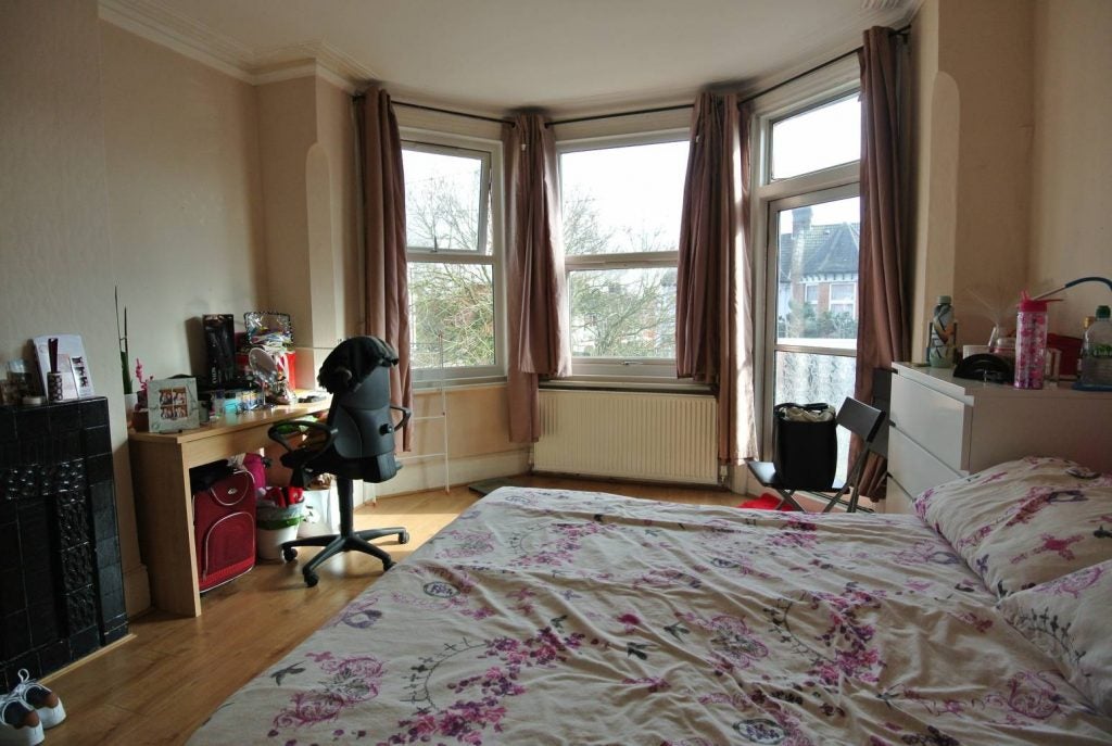 Room Dudden Hill Lane in Greater London