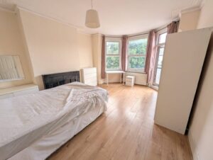 Room Dudden Hill Lane in Greater London