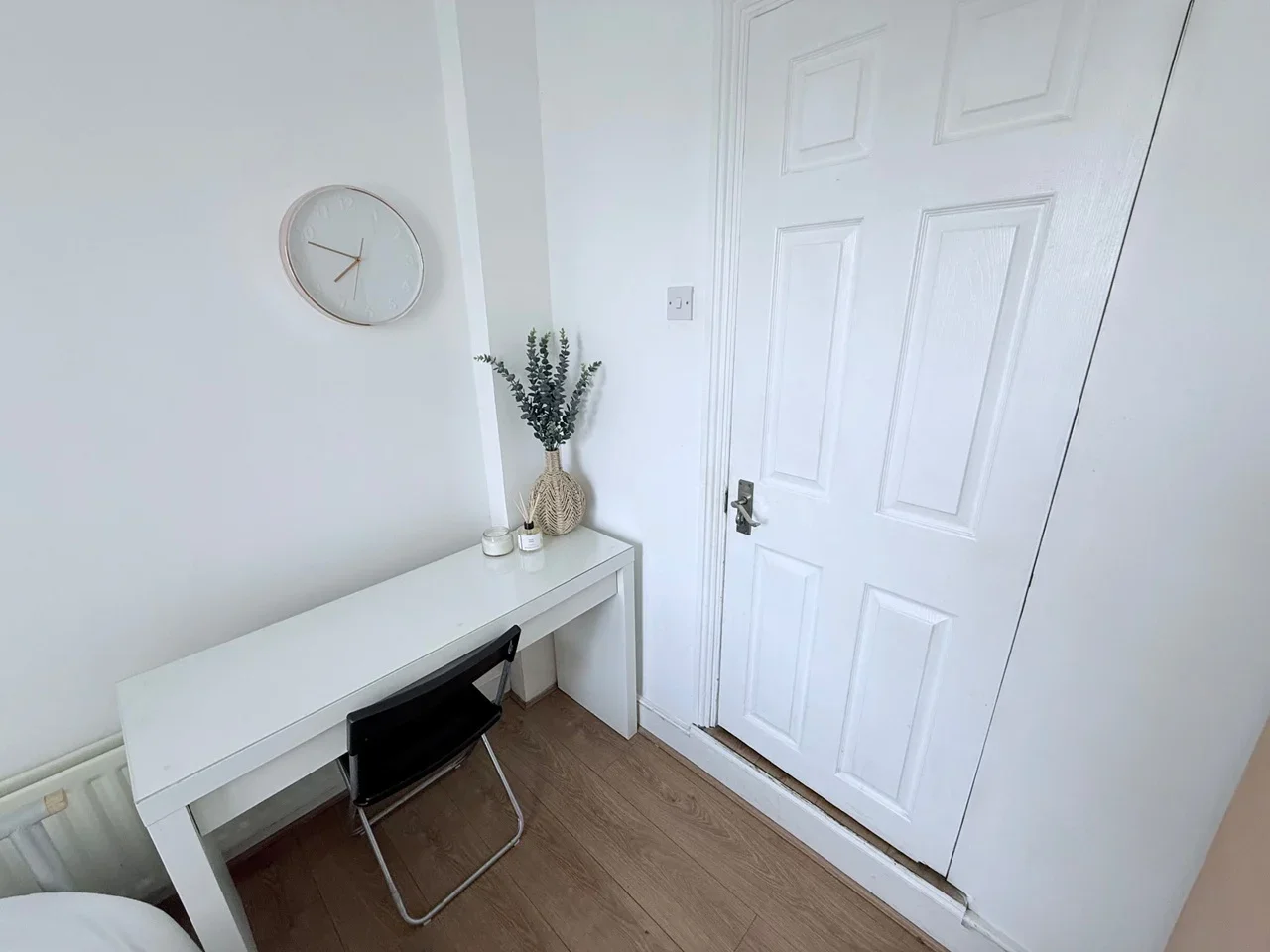 Room Farmer Road in Greater London