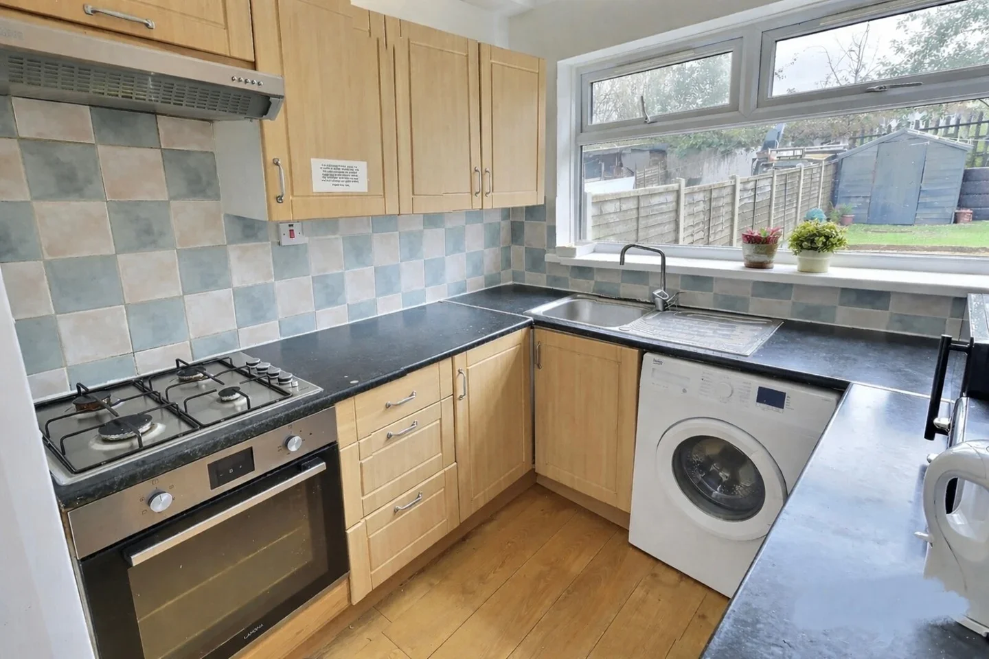 Room Farmer Road in Greater London