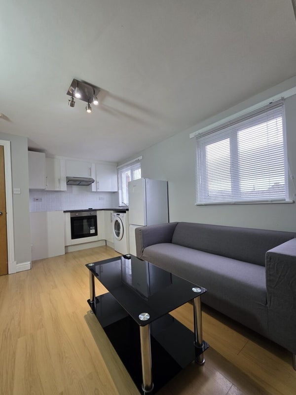 Flat Diamond Street in Cardiff