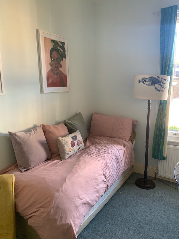 Room Esmond Road in Greater London