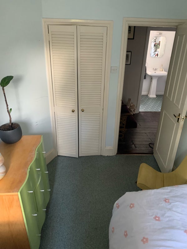 Room Esmond Road in Greater London