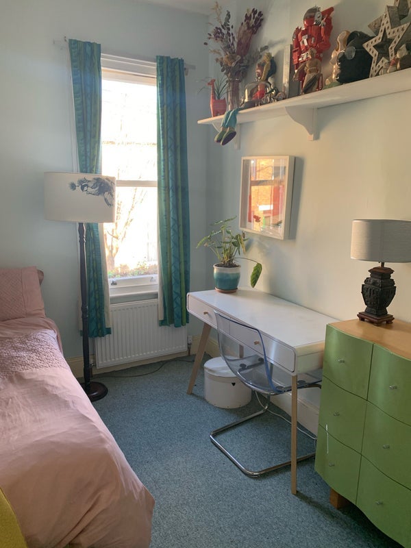 Room Esmond Road in Greater London