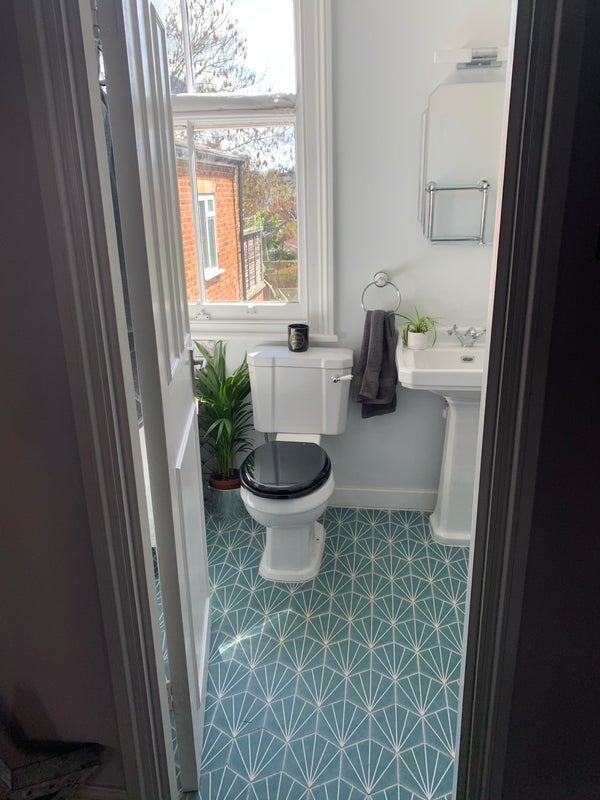 Room Esmond Road in Greater London