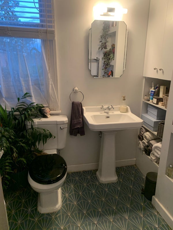 Room Esmond Road in Greater London