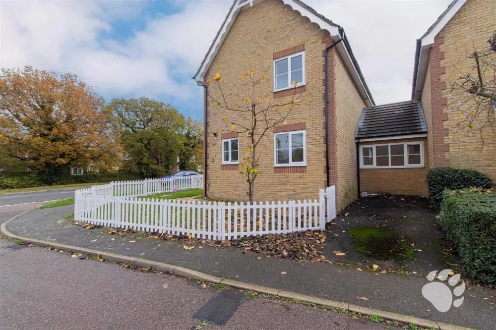 House Mahonia Drive in Basildon