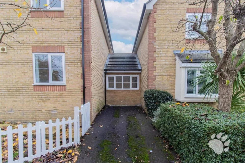 House Mahonia Drive in Basildon
