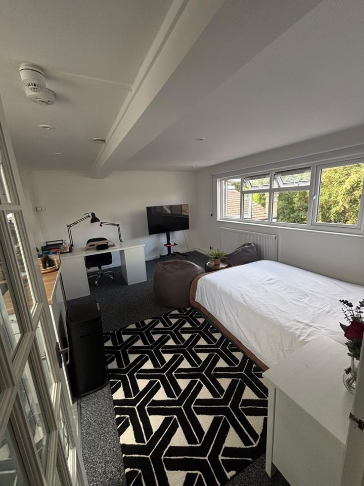 Flat Blenheim Park Road in Greater London