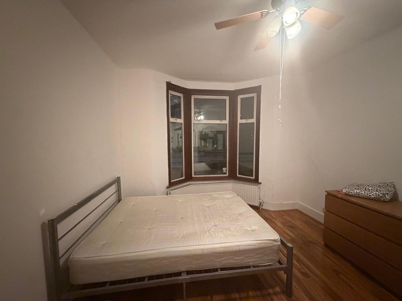 Room Calderon Road in Greater London