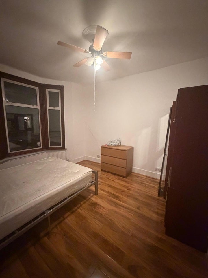 Room Calderon Road in Greater London