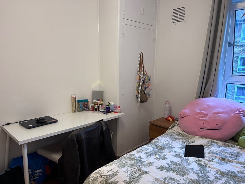 Room Meadow Road in Greater London