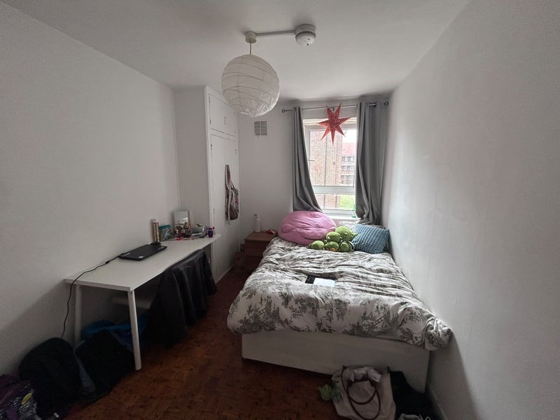 Room Meadow Road in Greater London